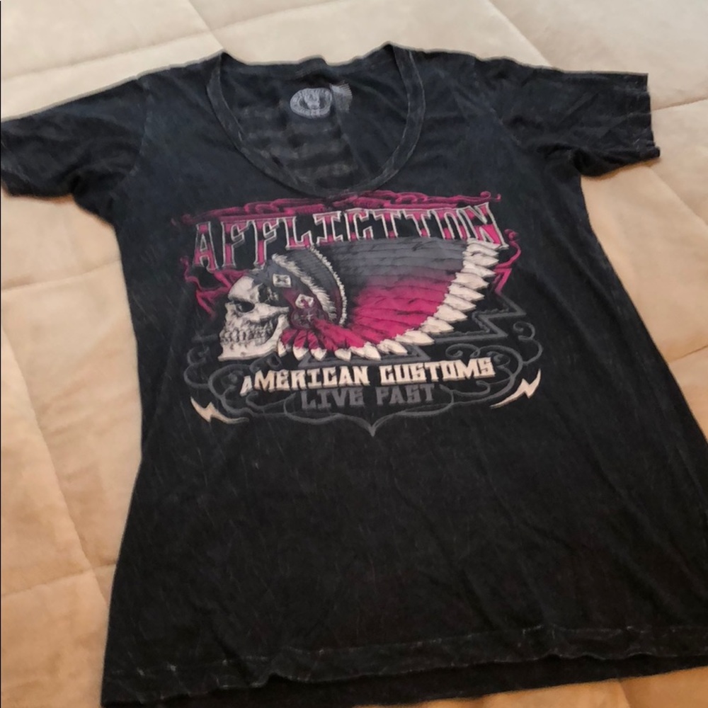 Affliction woman’s XL V-neck T-shirt